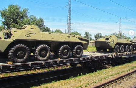У Ростовській області поблизу кордону з Україною зафіксували ешелони військової техніки (фото)
