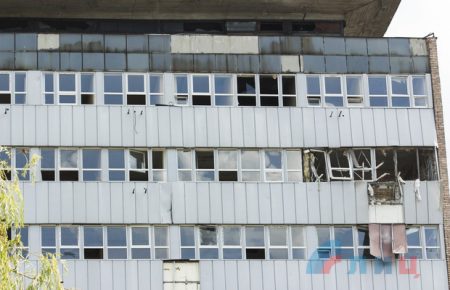 Луганчани повідомляють про вибух у багатоповерхівці біля Центрального ринку