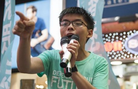 У Гонконгу за участь у протестах заарештували активіста та політика Джошуа Вонга