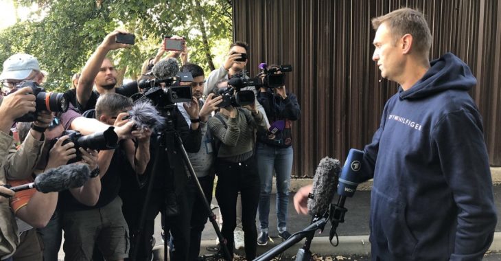 Опозиціонер Навальний вийшов на свободу після місячного арешту Опозиціонер Навальний вийшов на свободу після місячного арешту