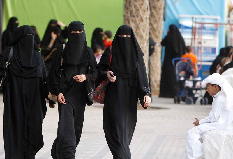 У Саудівській Аравії жінки тепер можуть подорожувати без дозволу чоловіка
