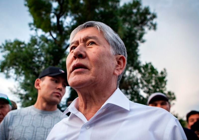 Експрезидент Киргизстану Атамбаєв заявив, що стріляв під час штурму його будинку Експрезидент Киргизстану Атамбаєв заявив, що стріляв під час штурму його будинку