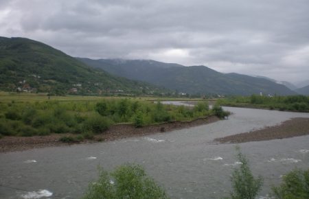 ДСНС попереджають про підйом рівня води у річок на Закарпатті