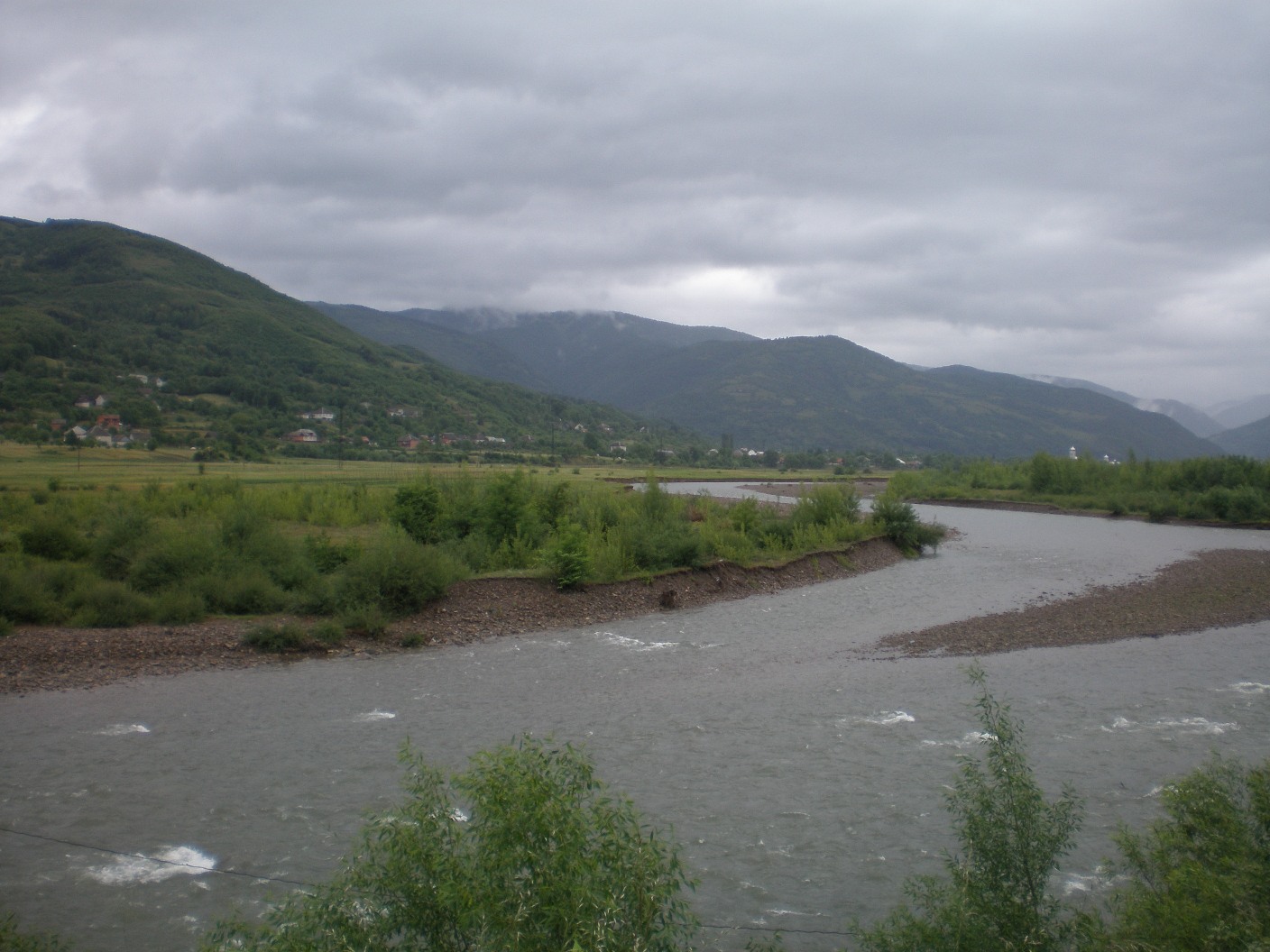 ДСНС попереджають про підйом рівня води у річок на Закарпатті