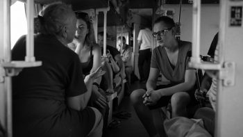 Пасажири потягу Київ-Костянтинівка: хто вони та чому про них знімають фільм Пасажири потягу Київ-Костянтинівка: хто вони та чому про них знімають фільм
