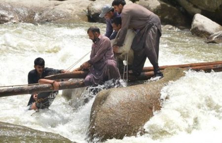У Пакистані обвалився міст, щонайменше 26 загиблих