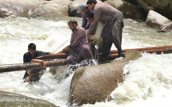 У Пакистані обвалився міст, щонайменше 26 загиблих