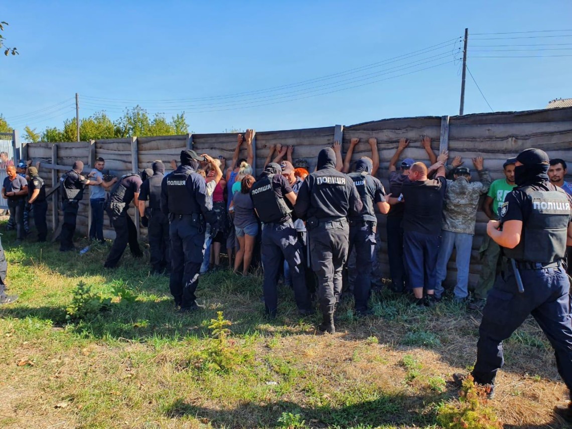 Напад на журналістів на Харківщині: поліція затримала понад 30 осіб