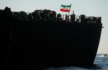 Іранський танкер, затриманий поблизу берегів Гібралтару, підняв прапор і змінив назву