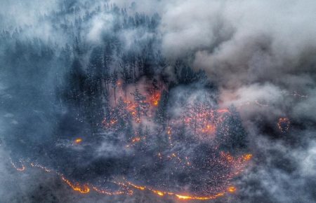 NASA зафіксувало дим від пожежі у Сибіру біля Канади та США: палає 3 млн га