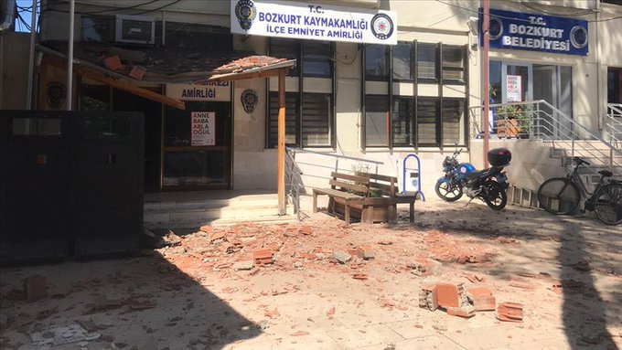 Унаслідок землетрусу в Туреччині поранено десятки людей, близько тисячі будівель пошкоджено