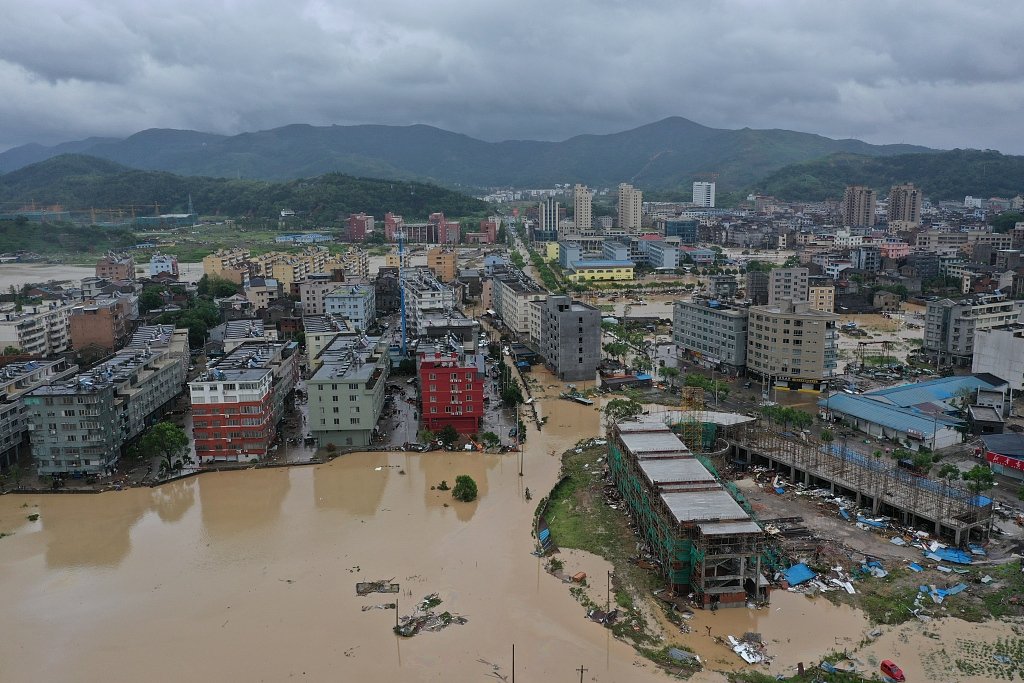 Унаслідок тайфуну в Китаї загинули щонайменше 28 людей