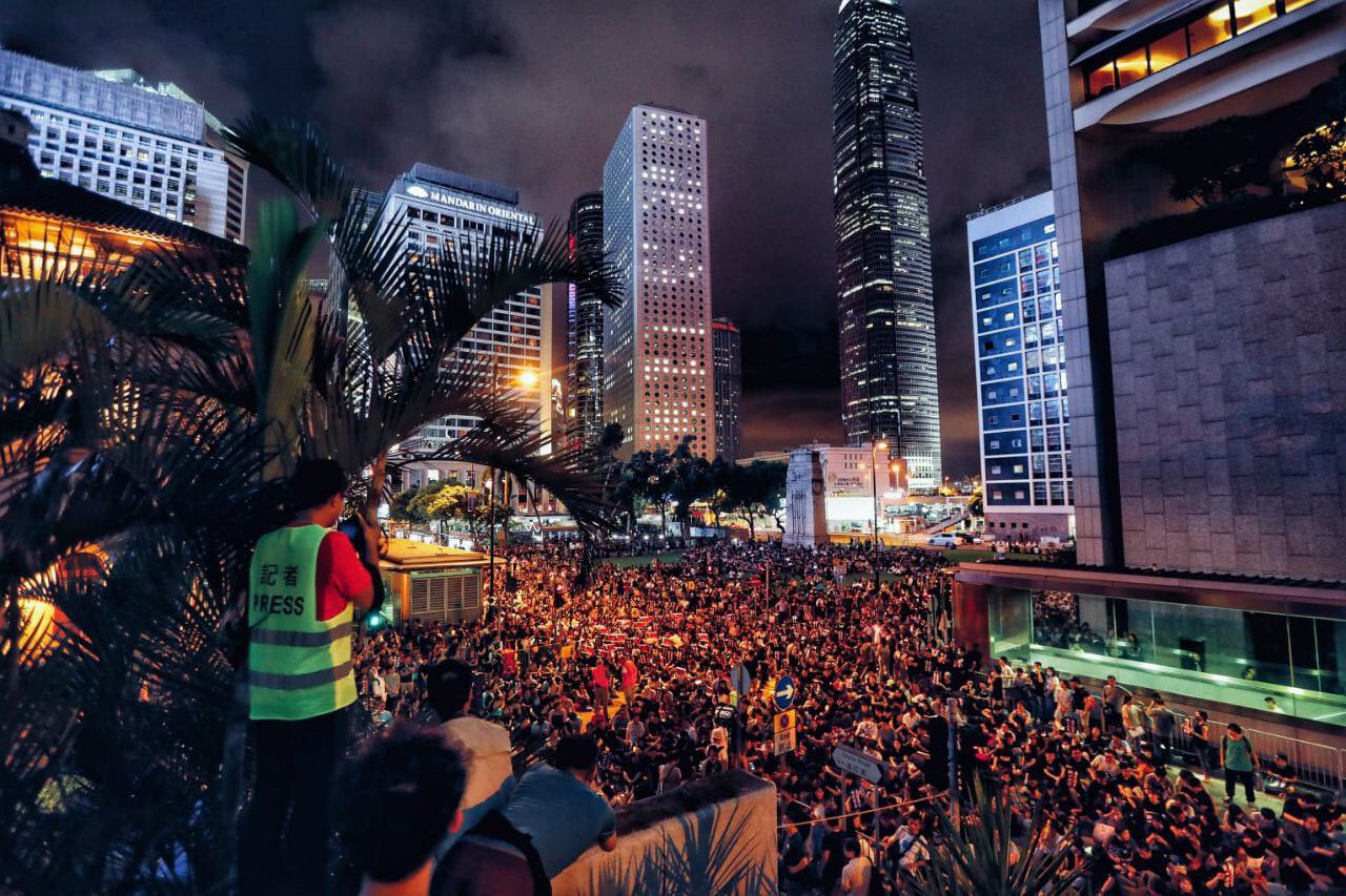 Після жорстких сутичок на протестах у Гонконгу затримали 36 людей, наймолодшому — 12