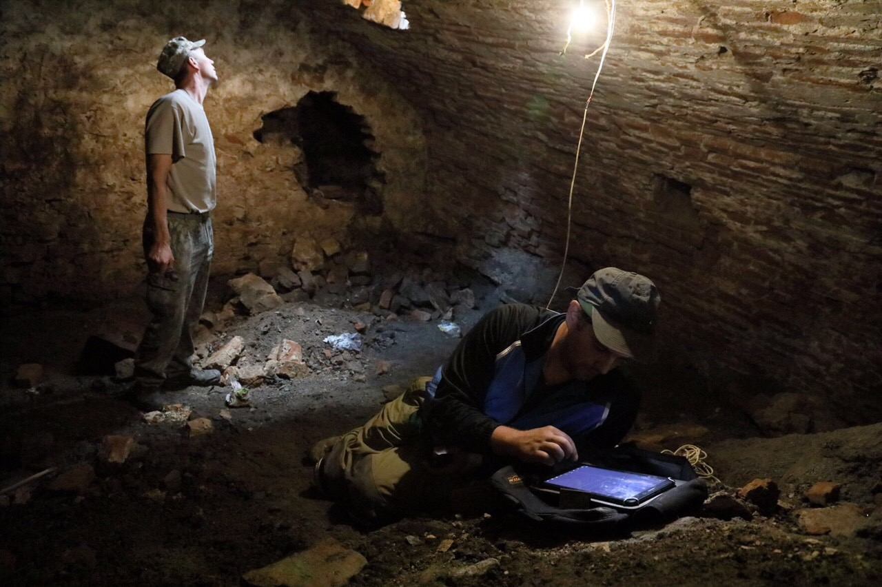 У Полонному на Хмельниччині археологи розкопують старовинний склад воєнного провіанту (фото)