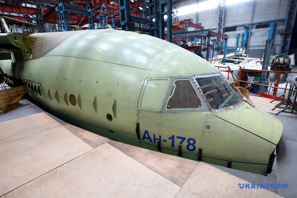 Український літак Ан-178 готують до випробувань без російських деталей