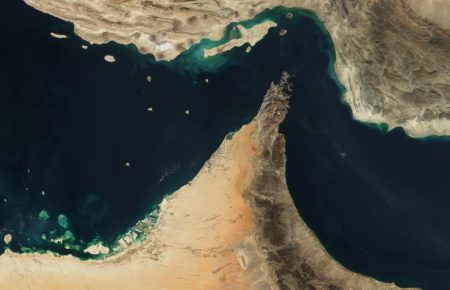 Іран заявляє про затримання танкера з контрабандною нафтою у Перській затоці