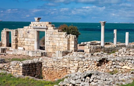 В окупованому Криму під час розкопок «Херсонесу Таврійського» археологи виявили приміщення стародавнього храму