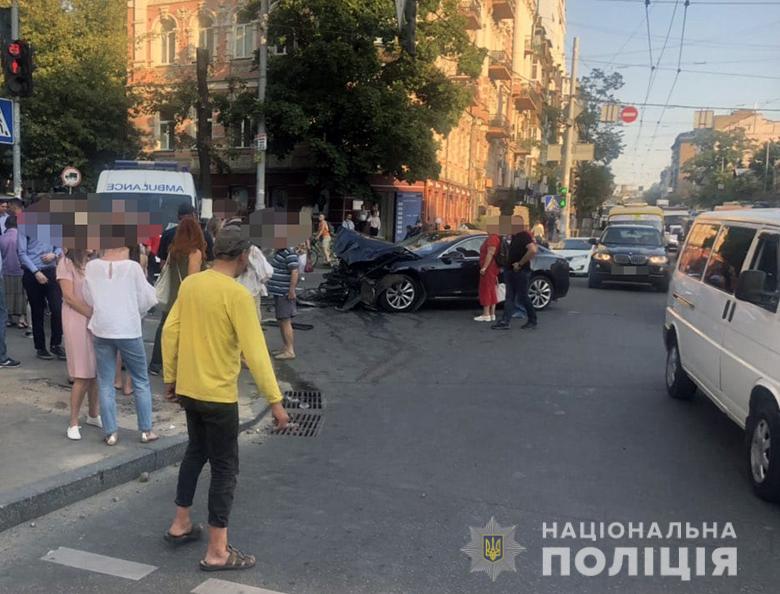 У Києві зіткнулися два автомобілі, постраждали п'ятеро людей — поліція