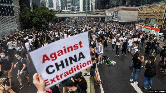 Китайська влада змушує Гонконг прийняти закон про екстрадицію всупереч протестам — Reuters