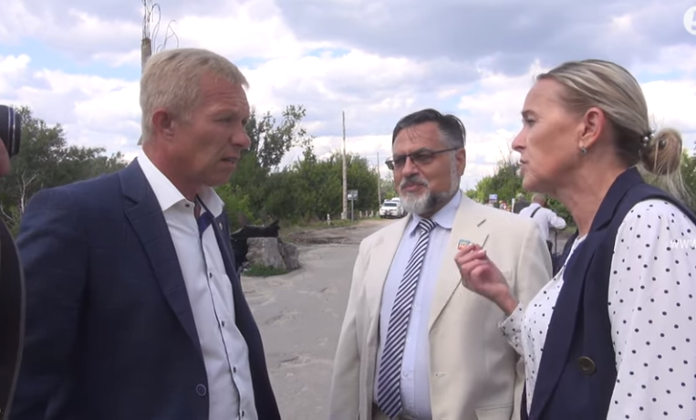 Представники «ЛНР» заявили, що відповідно до Мінських угод, вони мають контролювати Щастя та Станицю Луганську (відео)