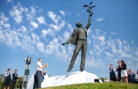 В аеропорту «Київ» відкрили пам'ятник Сікорському