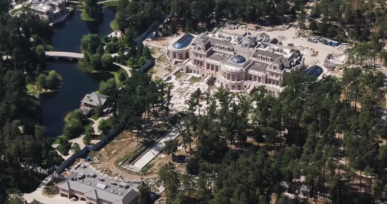 Bihus.info: Ахметов будує під Києвом маєток за гроші від «Роттердам+»