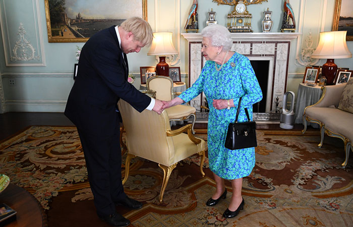 Королева Британії дозволила уряду призупинити роботу парламенту