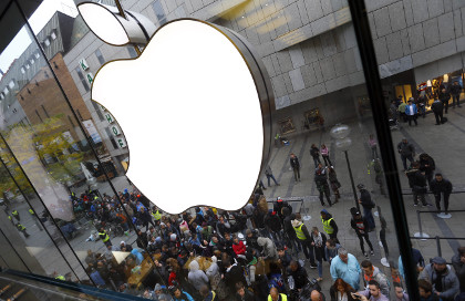 Компанія Apple звільнила понад 300 працівників, які прослуховували Siri
