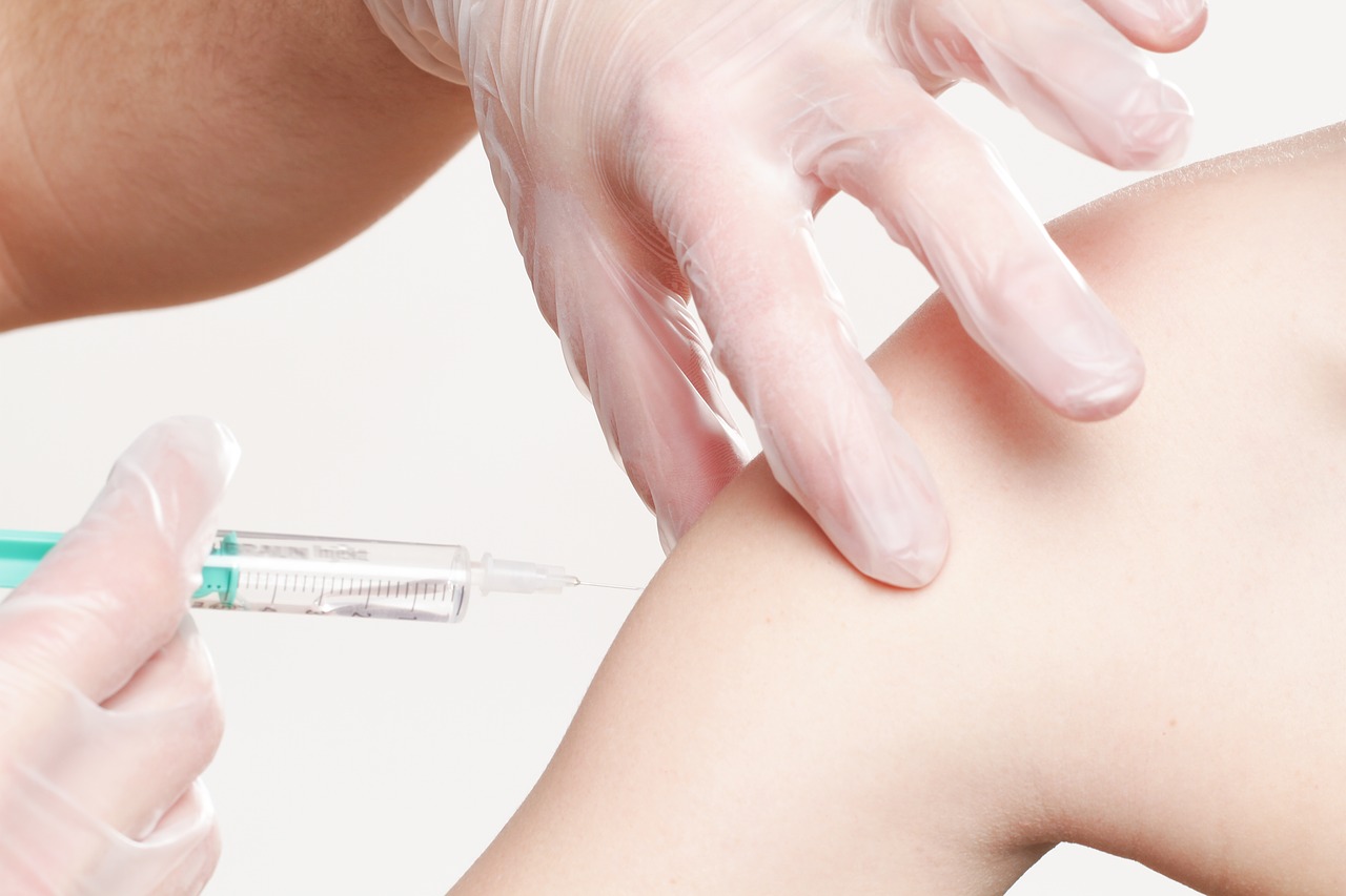 Міфи про вакцинацію в Україні: спростування