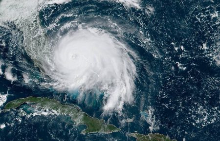 Ураган «Доріан» послабшав до другої категорії