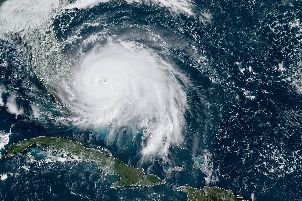 Ураган «Доріан» послабшав до другої категорії