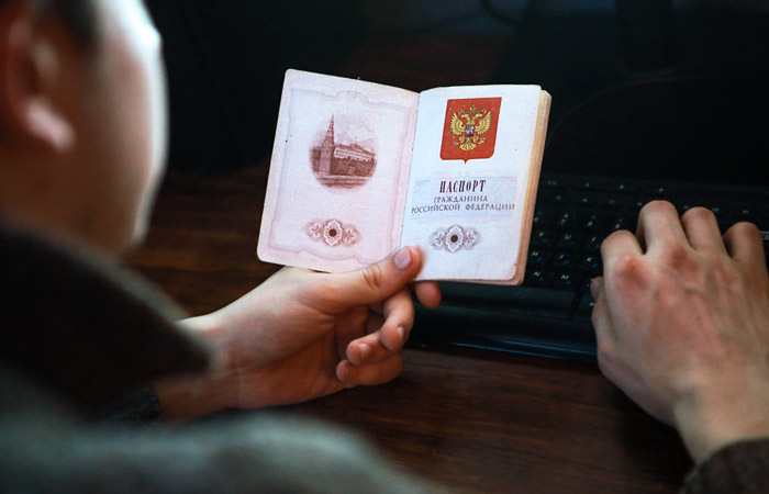 Німеччина ставить візи у російські паспорти жителів окупованого Донбасу — Bild