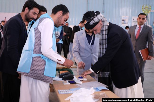 В Афганістані тривають вибори президента попри погрози радикального руху «Талібан» зірвати їх