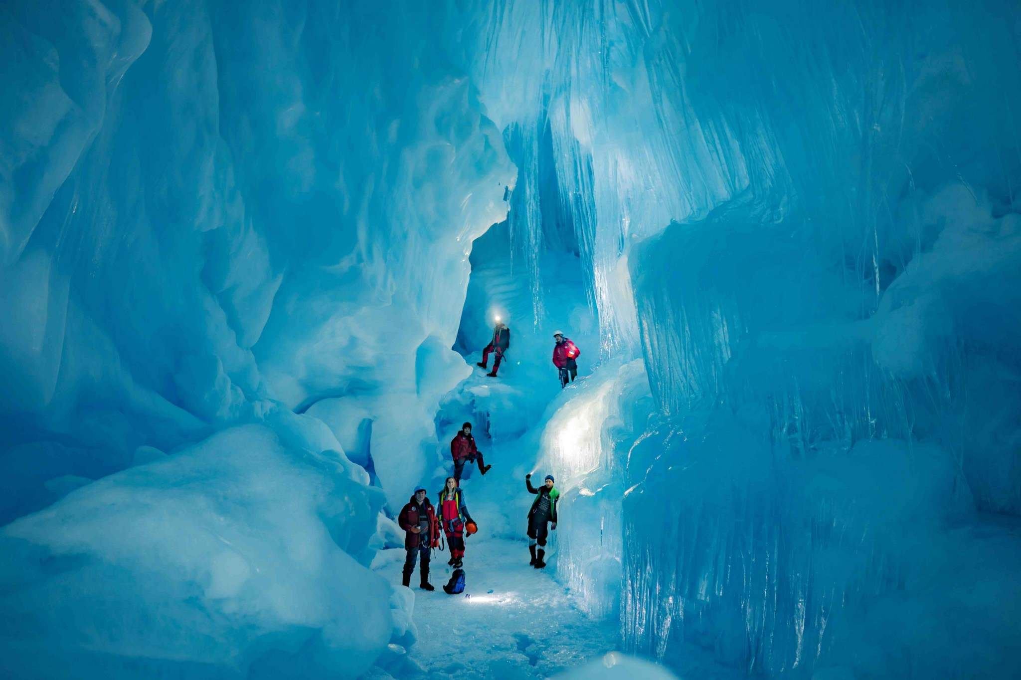 Українські полярники знайшли «загублену» льодовикову печеру в Антарктиді