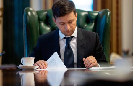 Зеленський підписав закон про імпічмент президента