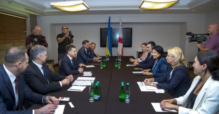 Зеленський зустрівся з президенткою Грузії Зурабішвілі Зеленський зустрівся з президенткою Грузії Зурабішвілі