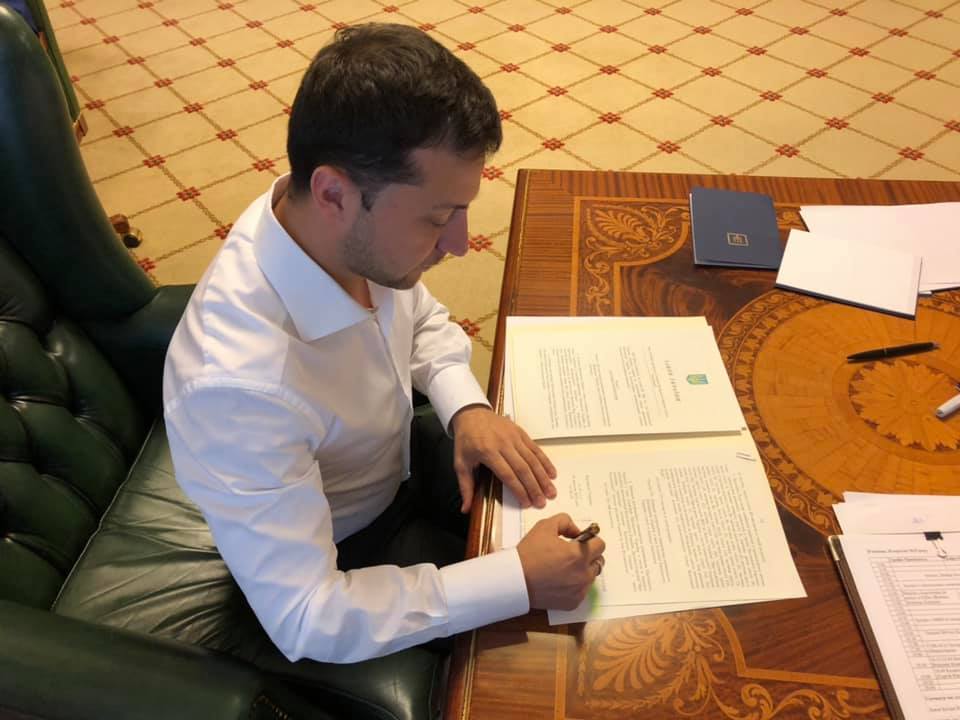 Зеленський підписав зміни до закону про оборону України
