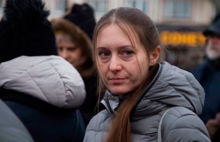 У Росії журналістку звинуватили у виправданні тероризму — вона не визнає звинувачення
