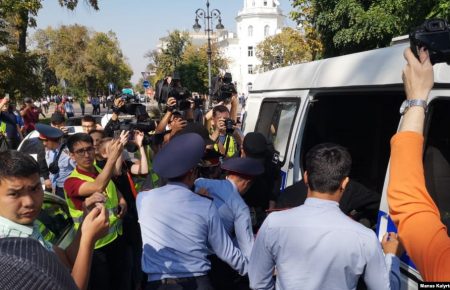 Антиурядова акція у Казахстані: поліція затримала десятки людей (фото)