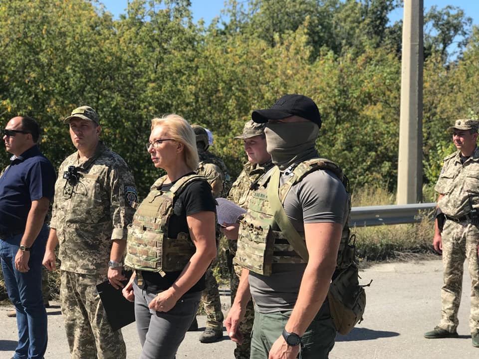 На мосту біля Щастя бойовики передали українській стороні 54 засуджених — Денісова (фото)