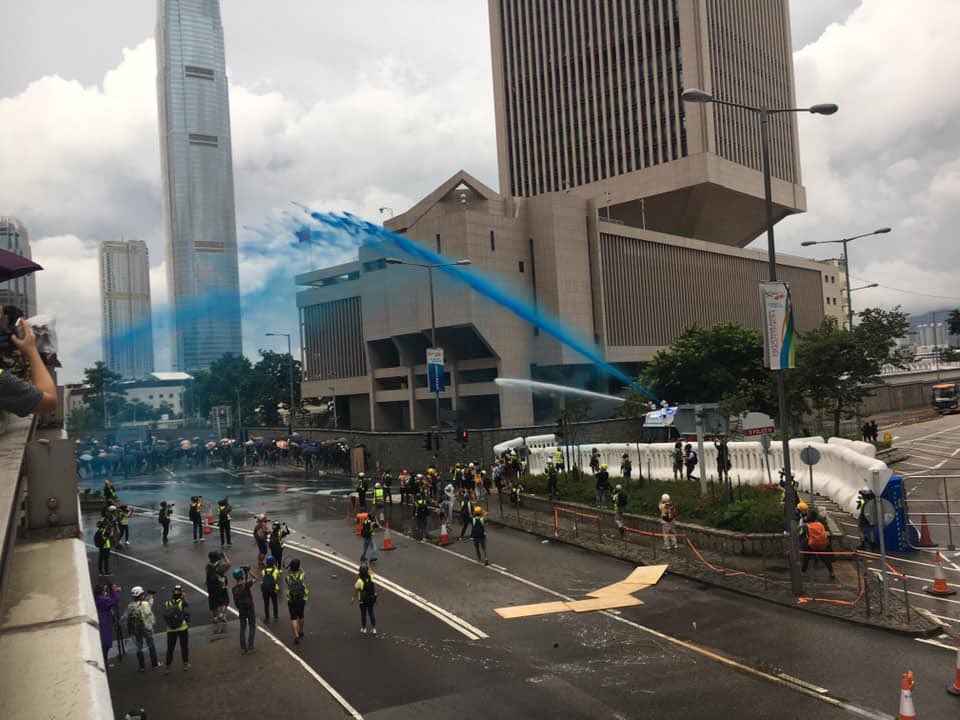Поліція Гонконгу штурмувала метро, де ховалися протестувальники