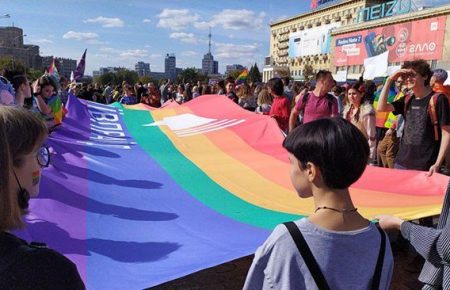 На Марш рівності в Харкові вийшли близько 2 тисяч людей, є поодинокі напади