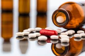 «З ліками так не жартують»: чому експерти з охорони здоров’я проти скасування закупівлі ліків через міжнародні організації?