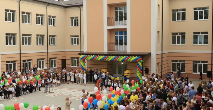 Школи у передмісті Києва переповнені, в одній зі шкіл Ірпеня 11 перших класів — нардеп Школи у передмісті Києва переповнені, в одній зі шкіл Ірпеня 11 перших класів — нардеп