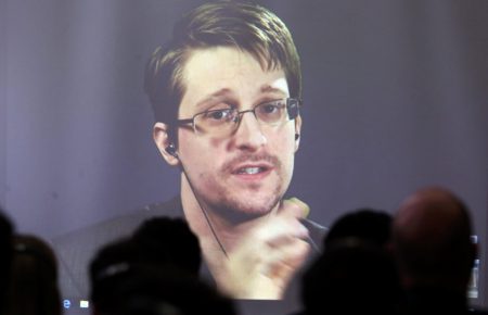 Американський спецслужбовець Сноуден просить політичного притулку у Франції
