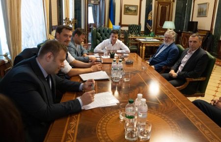 Зеленський зустрівся з олігархом Коломойським в Офісі президента