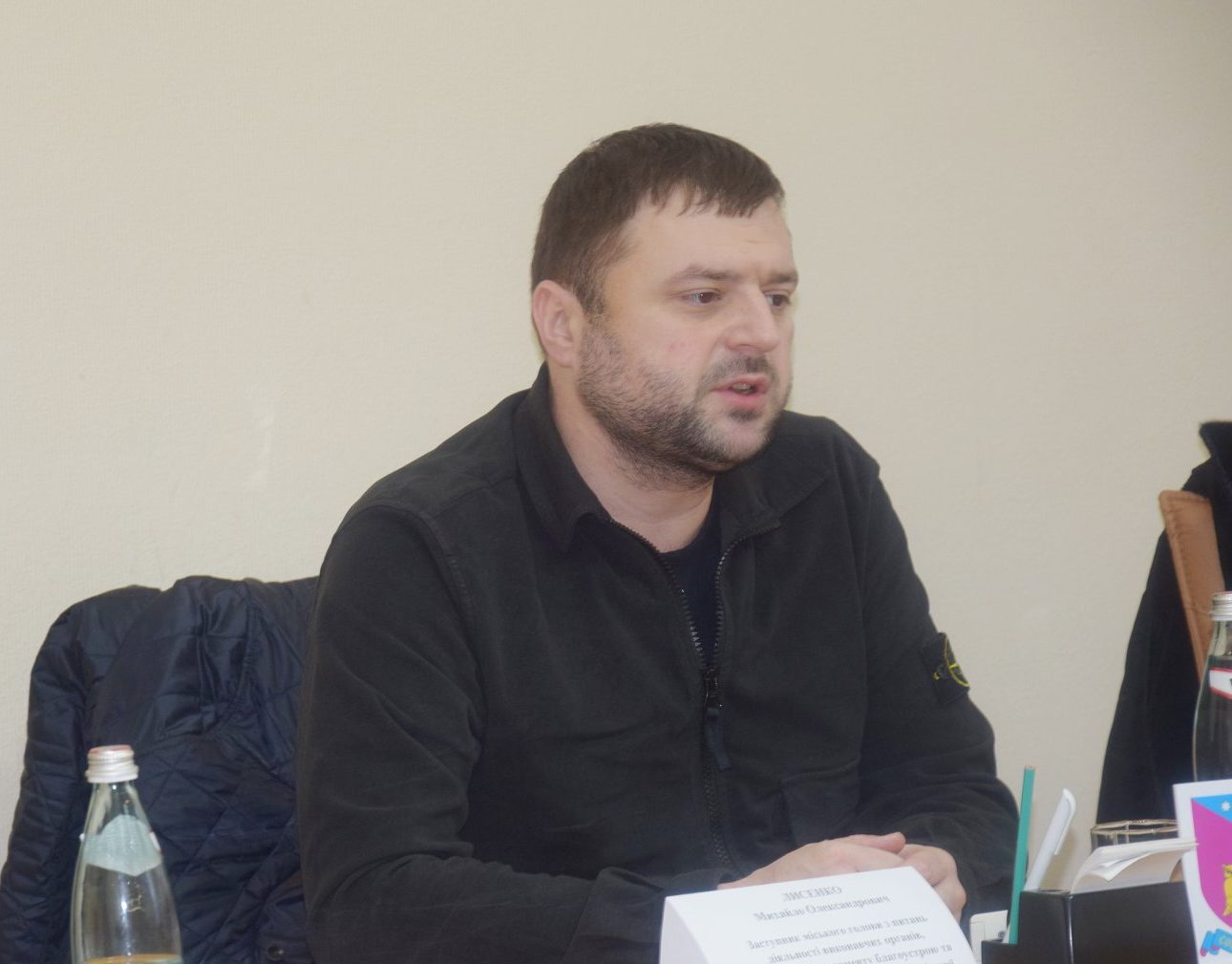 Заступник міського голови Дніпра, якого оголосили у розшук, у відрядженні — міськрада