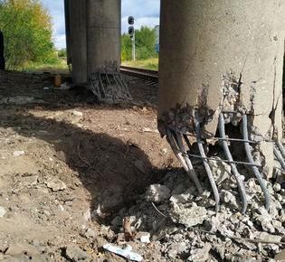В окупованому Луганську підірвали міст (фото)