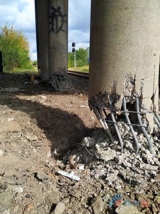 В окупованому Луганську підірвали міст (фото)