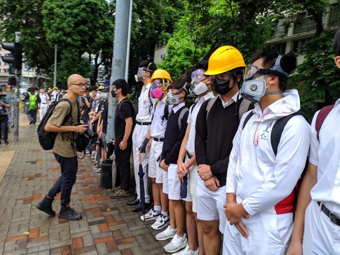 Тисячі школярів і студентів у Гонконгу бойкотували перший день навчання на підтримку протестів